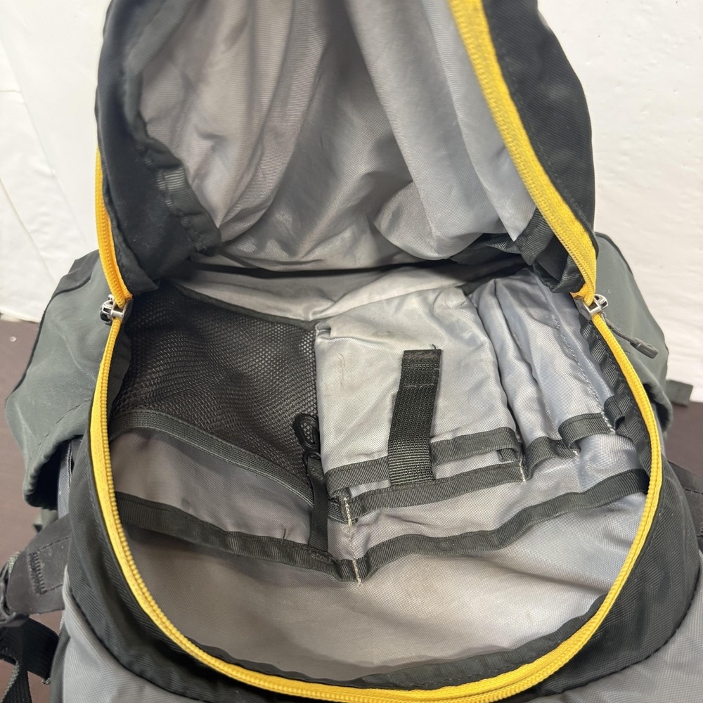 Patagonia Backpack Gray Chacabuco 32L Nylon Soft Case Laptop Daypack - Picture 8 of 11